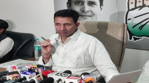MP News: एमपी में बढ़ रहे बेलगाम अपराध, टोल नाकों पर हो रही है अवैध वसूली, जीतू पटवारी का बड़ा बयान