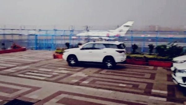 तेज आंधी में फंसा केंद्रीय मंत्री ज्योतिरादित्य सिंधिया का प्लेन, दिल्ली में होगी लैंडिंग, भोपाल दौरा कैंसिल