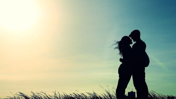 First Human Kiss: 4500 साल पहले इंसानों के बीच हुई थी KISS, जानिये वैज्ञानिकों ने कैसे खोजा ये रहस्य