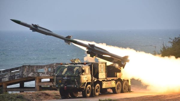 Akash Missile: आकाश मिसाइल के साथ IAF का अभ्यास, 25 KM की मारक क्षमता, 4 टारगेट पर एकसाथ अटैक