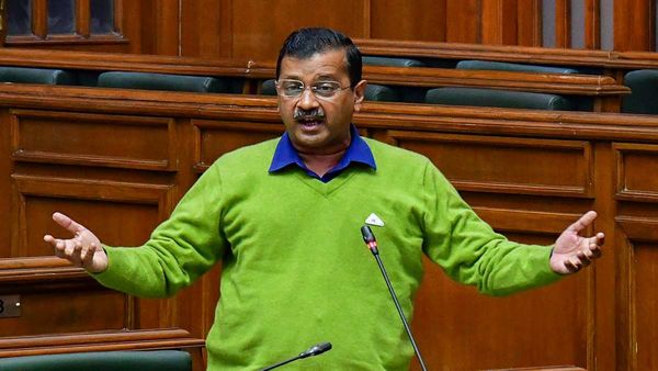 Arvind Kejriwal: सीएम केजरीवाल की याचिका पर दिल्ली हाईकोर्ट में सुनवाई, गिरफ्तारी और रिमांड को दी चुनौती
