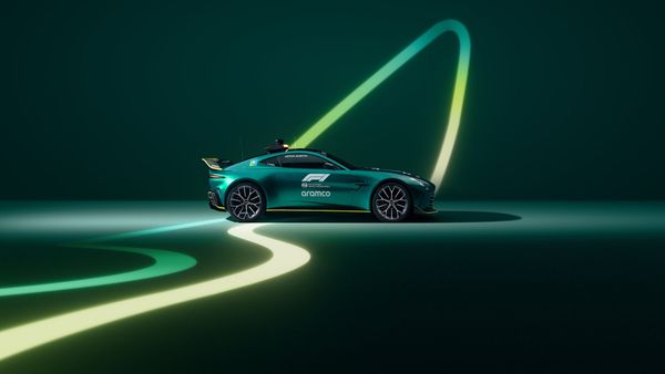 इस बिजनेसमैन ने खरीदी भारत की पहली एस्टॉन मार्टिन DB12 सुपर कार, कीमत इतनी की आ जाएंगी 10 फॉर्च्यूनर कारें