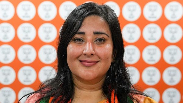 कितनी पढ़ी लिखी हैं बांसुरी स्वराज? जिन्हें BJP ने नई दिल्ली से दिया लोकसभा टिकट, पहली बार लड़ेंगी चुनाव