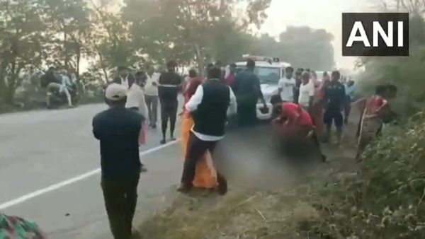 Bihar News: खगड़िया में बड़ा हादसा, बारात से लौट रही कार ट्रैक्टर से टकराई, 3 बच्चों समेत 7 की मौत
