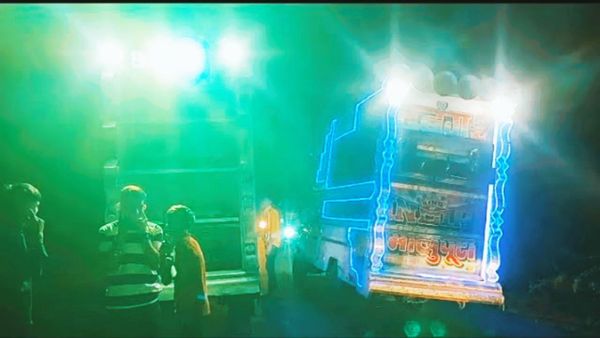 Satna News: बड़े भाई ने डीजे बंद कराया तो छोटे भाई ने उठा ली कुल्हाड़ी, फिर हर तरफ मच गई चीख-पुकार