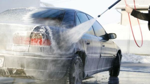 बेंगलुरु जल संकट: लोगों को नहीं मिल रहा पानी, कार धुलाई समेत इन कामों के लिए पानी के इस्तेमाल पर लगा प्रतिबंध