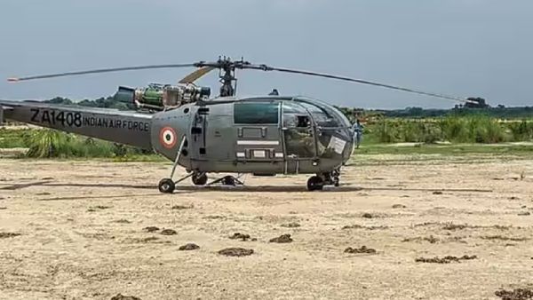 जम्मू-कश्मीर के राजौरी में सेना के हेलिकॉप्टर की कराई गई इमरजेंसी लैंडिंग, जानें आगे क्या हुआ?