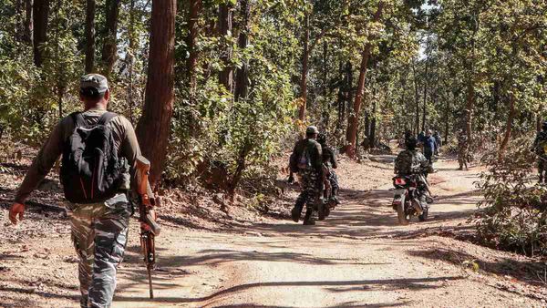 Chhattisgarh: बीजापुर में 3 हत्याओं के बाद बड़ा एक्शन, एनकाउंटर में 6 नक्‍सली ढेर
