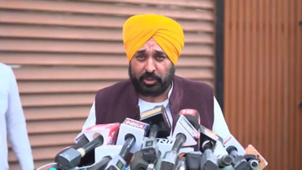 अरविंद केजरीवाल के घर पहुंचे पंजाब के सीएम भगवंत मान
