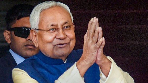 JDU ऑफिस में कोई आया और लिफाफे में 10 करोड़ देकर चला गया, नीतीश कुमार की पार्टी को पता नहीं किसने दिए पैसे?