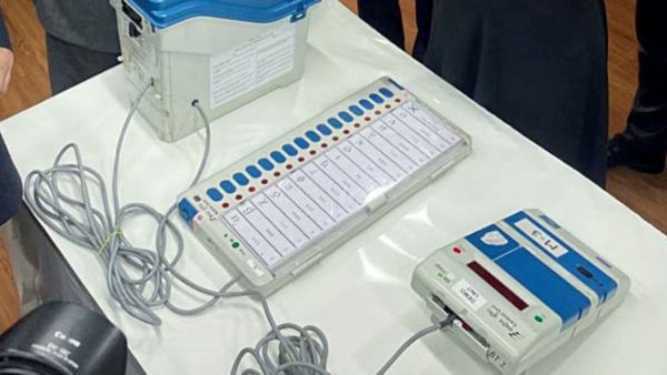 Elections: क्या होती है ईवीएम? जानें कहां बनती है और कितना आता है खर्च
