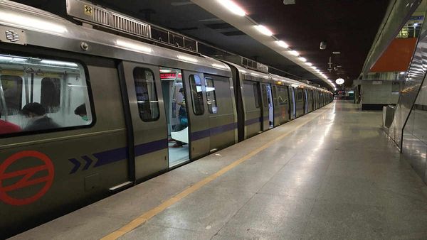 Delhi: दिल्ली में होली पर दोपहर 2:30 तक बंद रहेंगी मेट्रो ट्रेनें, जानिए क्या है नया शेड्यूल
