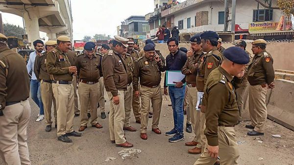 Delhi News: आम आदमी समझकर एनकाउंटर स्पेशलिस्ट को लूटने पहुंचे बदमाश, फिर जो हुआ सोचा ना होगा?