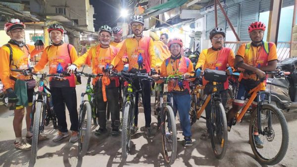 Rewa News: साइकल से निकले आठ रामभक्त, 900 किलोमीटर की यात्रा तय करके जा रहे अयोध्या
