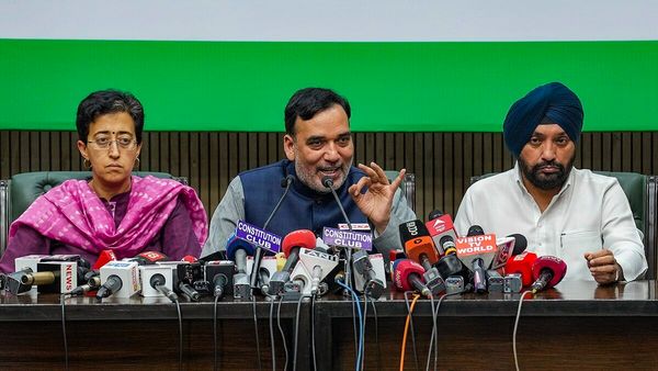 'जो लोग बिकने को तैयार नहीं हैं, उनपर फर्जी मुकदमे किए जा रहे हैं...', गोपाल राय ने PM मोदी पर साधा निशाना
