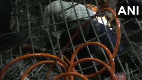 Gujarat: मोरबी में हादसा,नवनिर्मित मेडिकल कॉलेज का स्लैब गिरा, कई दबे; बचाव कार्य जारी