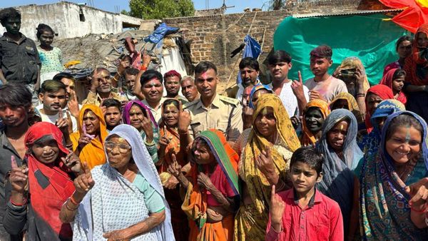 MP News: ग्वालियर पुलिस की चारों ओर हो रही सराहना, होली में रंगों से बचाए पैसे और विधवा के लिए बनाया घर