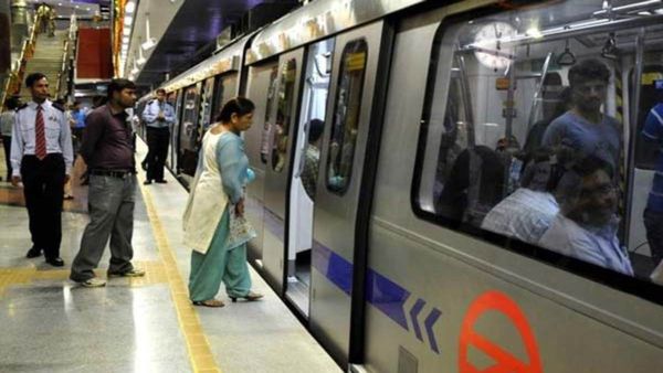 Delhi Metro की होली के दिन क्या रहेगी टाइमिंग? DTC बसों का भी जानिए अपडेट