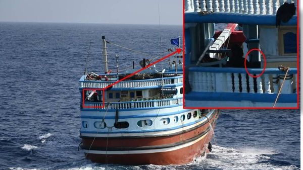 सोमाली लुटेरों ने जहाज किया था अगवा, पाकिस्तानी नागरिक लगा रहे थे गुहार.. इंडियने नेवी ने कैसे बचाया, जानिए