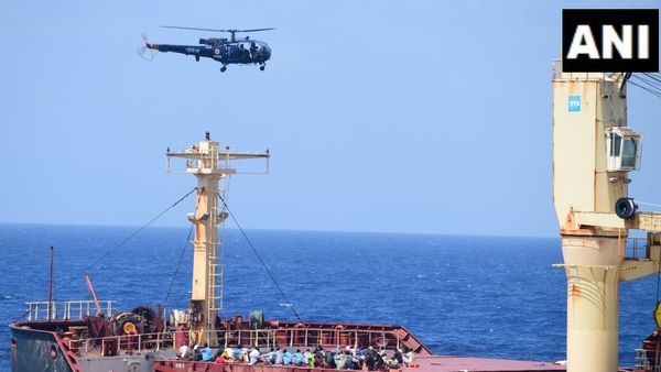 INS Kolkata: 40 घंटे का ऑपरेशन, 35 समुद्री लुटेरों की नाक में दम, नाकाम हुई भारत के खिलाफ साजिश?