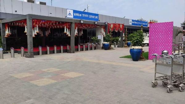 अनंत अंबानी की शादी के चलते जामनगर एयरपोर्ट 10 दिन के लिए बना इंटरनेशनल एयरपोर्ट, 400 फ्लाइट्स ने किया लैंड