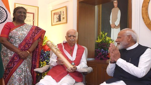 लालकृष्ण आडवाणी को मिला भारत रत्न, सीएम योगी ने दी बधाई