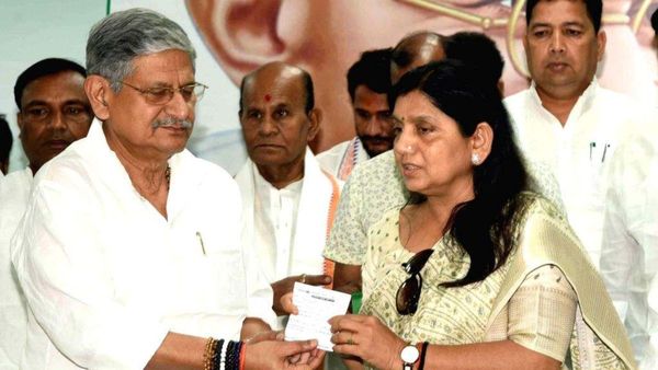 कौन हैं लवली आनंद, जो जेडीयू में हुईं शामिल? इस राजपूत बहुल सीट से लड़ सकती हैं लोकसभा चुनाव