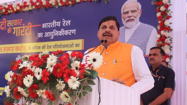 खजुराहो से दिल्ली के लिए मिली एमपी को मिली 'वंदे भारत', CM मोहन यादव ने कहा- खुलेंगे विकास के नए दरवाजे