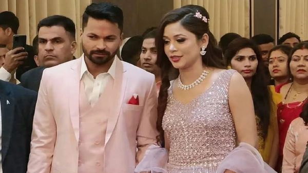 Love Story: भाभी की बहन पर दिल हार बैठे मुकेश कुमार, किसी फिल्म से कम नहीं है टीम इंडिया के पेसर की लव स्टोरी