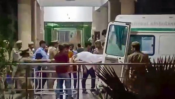 Mukhtar Ansari Death News: गाजीपुर ले जाया जा रहा है मुख्तार का शव, साथ चल रहीं पुलिस प्रशासन की 26 गाड़ियां