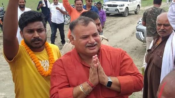 ‘भूमिहार हूं...’, RJD उम्मीदवार मुन्ना शुक्ला के जातिसूचक बयान पर भड़का गुस्सा, बिना शर्त मांगी माफी