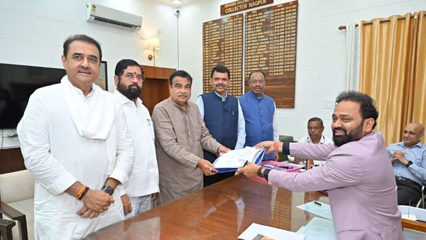 नितिन गडकरी ने नागपुर में रोड शो के बाद भरा अपना नामंकन, जानिए कितनी संपत्ति के मालिक हैं 'इंफ्रास्ट्रक्चर मैन