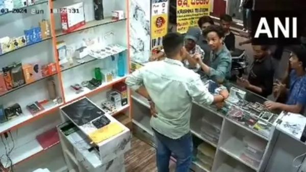 नमाज के दौरान हनुमान चालीसा बजाने पर भड़के लोग, दुकानदार की जमकर पिटाई, 6 लोगों पर केस दर्ज