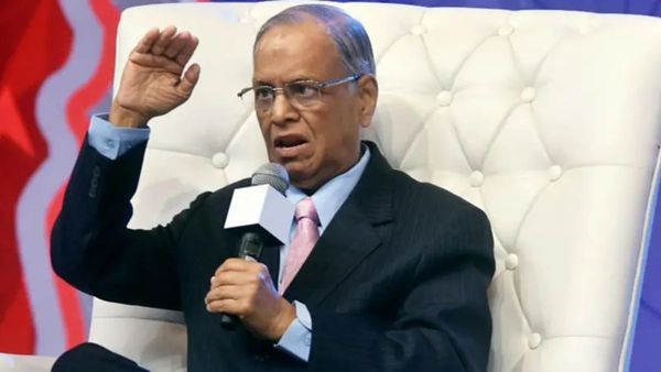 आप भी नारायण मूर्ति की तरह गिफ्ट करना चाहते हैं ‘शेयर’, जान लीजिए किस तरह से लगता है टैक्स