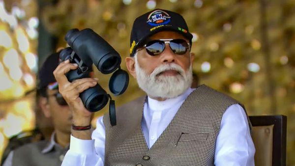 100 ड्रोनों का एक साथ किया हमला, दिखी स्वदेशी हथियारों की मारक क्षमता, मोदी बोले- ये मेक इन इंडिया की सफलता