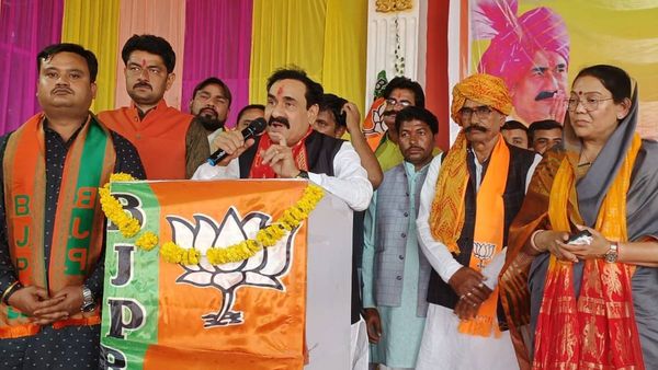 Datia: बूथ विजय संकल्प यात्रा में शामिल हुए नरोत्तम मिश्रा, ढोल-नगाड़े के साथ हुआ स्वागत