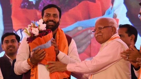 CM बनने के बाद पहली बार अपने पैतृक गांव पहुंचे नायब सैनी, मां कुलवंत कौर ने सिर पर हाथ फेरकर दिया आशीर्वाद