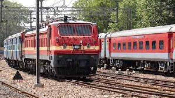 Indian Railway: होली पर यात्रियों की राह आसान बनाएगी गोरखपुर-अगरतला होली विशेष गाड़ी