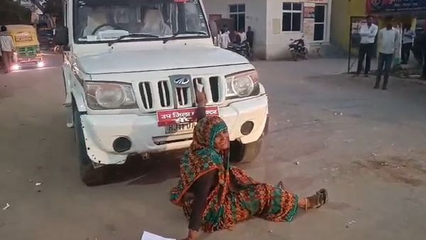 Rajasthan News: महिला को नहीं मिला पुलिस से न्याय तो एसडीएम की गाड़ी के आगे लेट गई महिला
