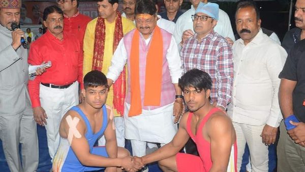 Indore News: पहलवानों को गोद लेंगे कैलाश विजयवर्गीय, फिर महापौर के साथ करेंगे ये काम