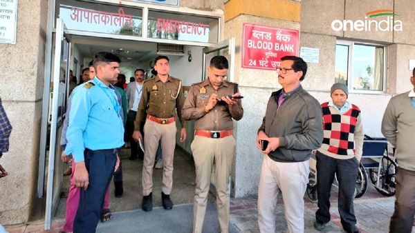 UP News: खुर्जा में तेज रफ्तार कार सड़क किनारे खड़े ट्रक से टकराई, एक ही परिवार के 4 लोगों की मौत 