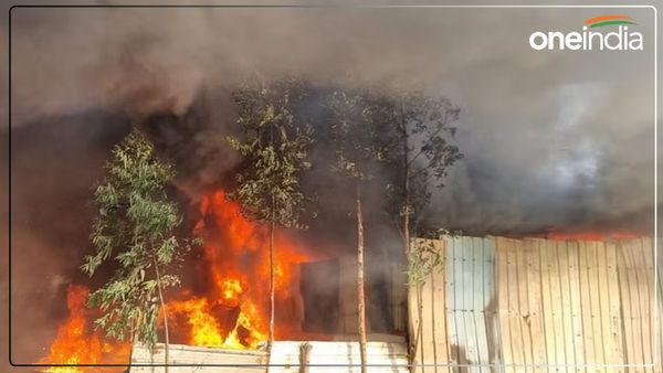 UP Rampur News: कबाड़ गोदाम में लगी आग, मची अफरा-तफरी, तीन घंटे तक बंद रही सड़क