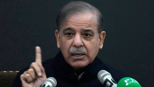 कंगाली के कगार पर खड़े पाकिस्तान का फिर रक्षक बना IMF, इमरान खान की अपील के बाद भी देगा खैरात