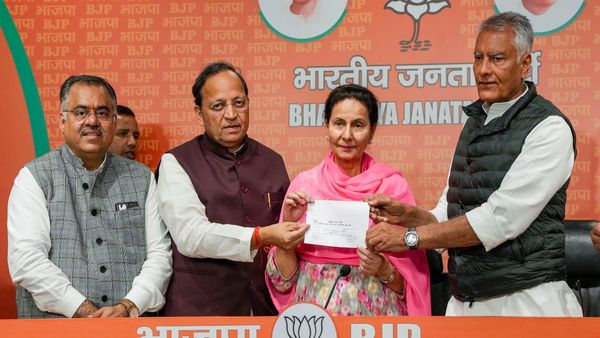 Parneet Kaur: जानिए कौन हैं पूर्व CM की पत्नी परनीत कौर? जो लोकसभा चुनाव से पहले बीजेपी में हुईं शामिल