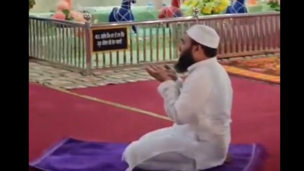 Video: एक तरफ पाठ तो दूसरी तरफ नमाज, पंजाब के इस गुरुदारे ने पेश की कौमी एकता की मिसाल