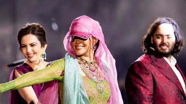 अंबानी परिवार संग डांस करते हुए Rihanna की हुई ऐसी हालत, फट गए कपड़े और फिर जो हुआ......