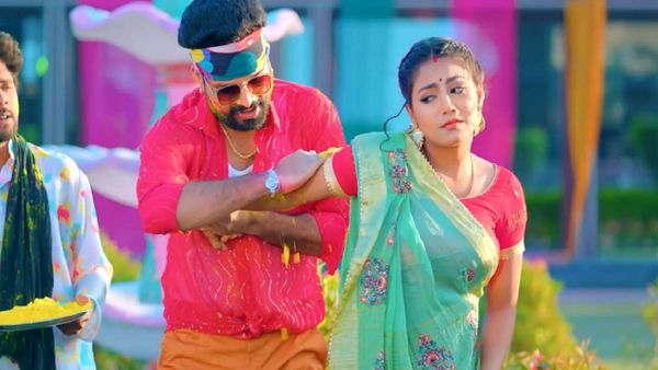 Bhojpuri Song: रितेश पांडे ने भाभी संग खेली होली, कहा 'तेल लगा ला नवरतन के', शानदार है केमिस्ट्री 