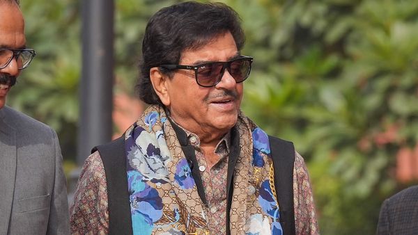 चंदा का धंधा: 'चंदा नहीं देंगे तो ED-CBI पड़ जाएंगे पीछे', पोल बॉन्ड पर शत्रुघ्न सिन्हा ने BJP पर किया हमला