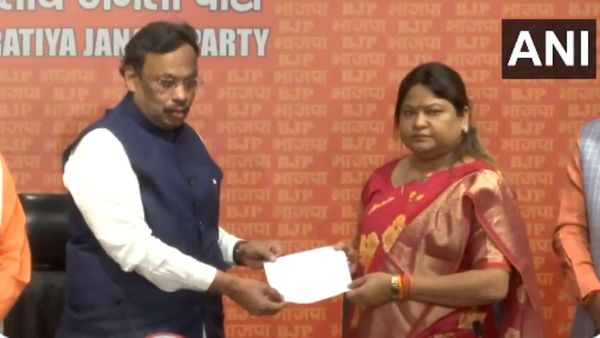 Jharkhand: JMM से इस्तीफा देकर बीजेपी में शामिल हुईं सीता सोरेन, दुमका से लड़ सकती हैं चुनाव