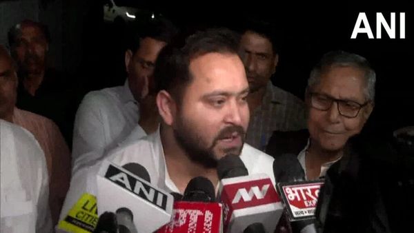 ...तो क्या आरजेडी- कांग्रेस के बीच सीट शेयरिंग पर बन गई बात! दिल्ली में बैठक के बाद क्या बोले तेजस्वी यादव?